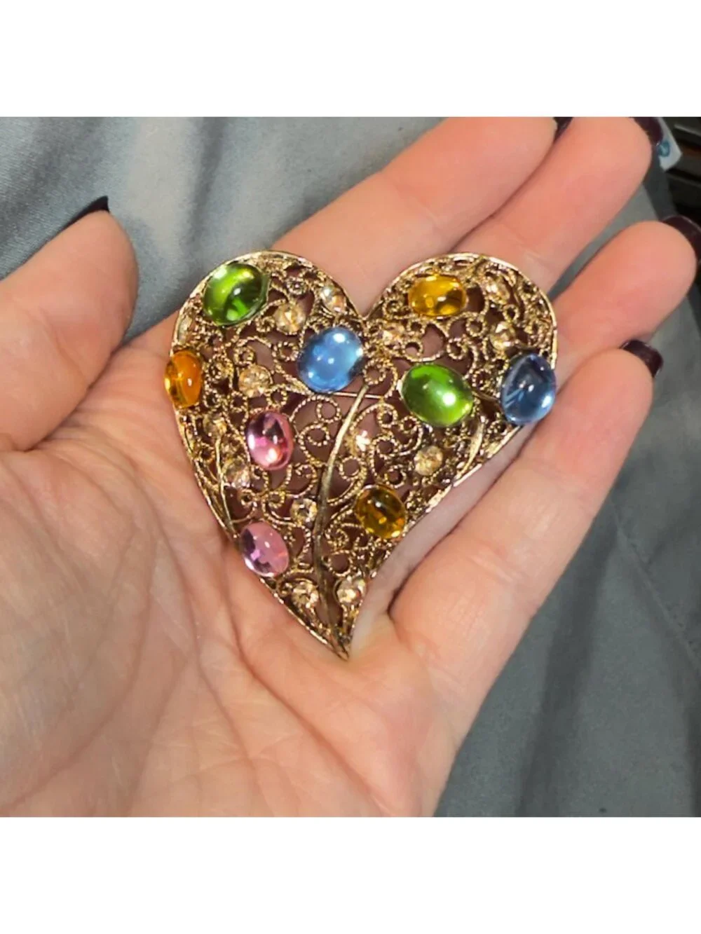 Heart Brooch Vintage Open Metalwork Gold Tone Glass Stones Filigree 2.4